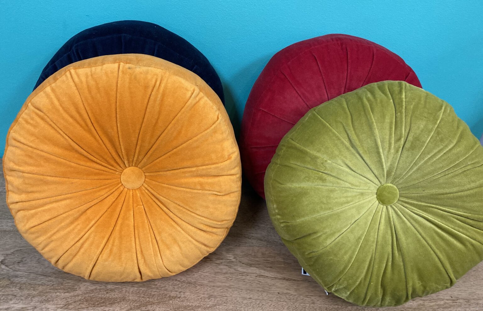CUSHION – VELVET / TUFTED