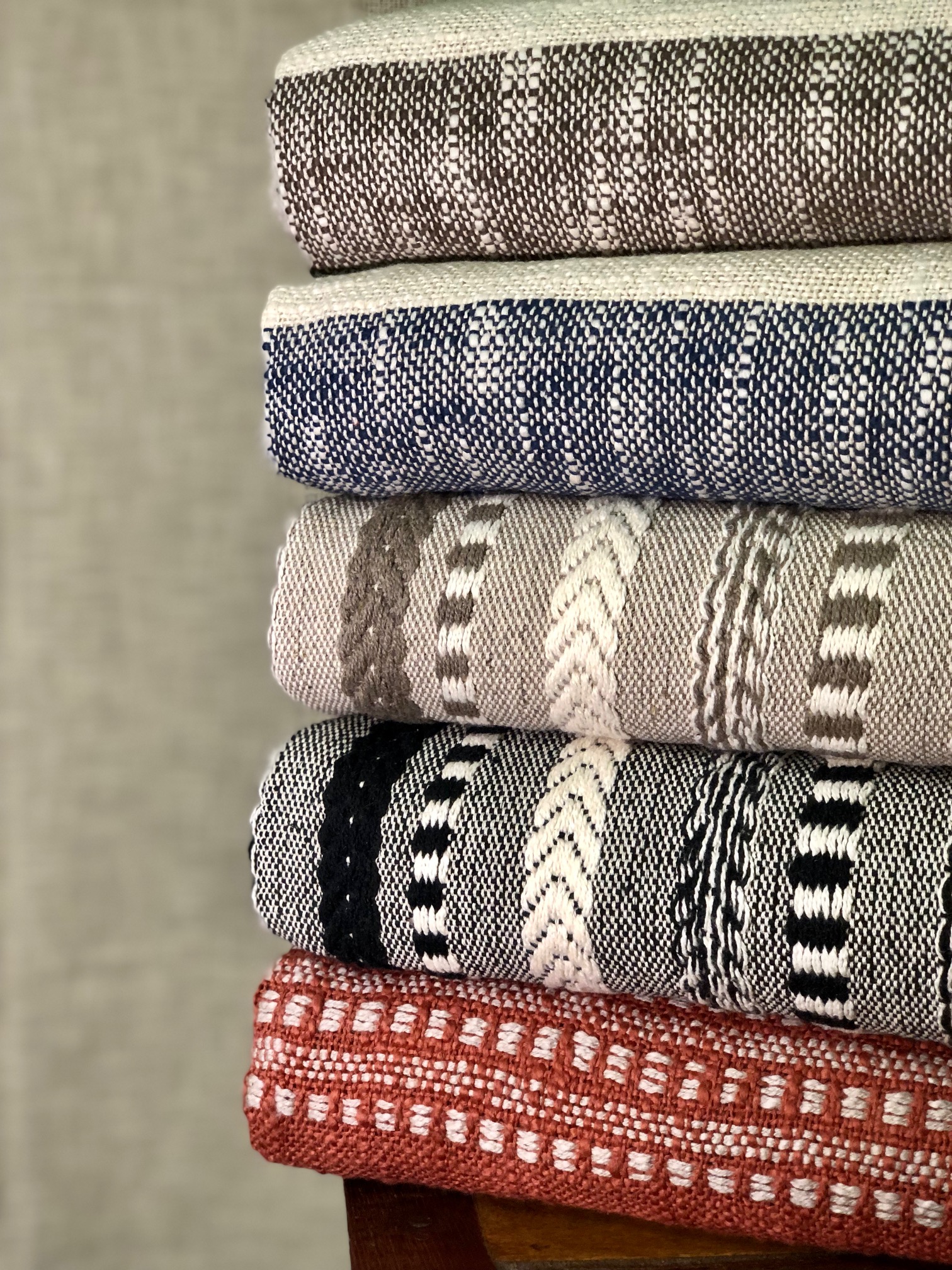 THROWS – 100 % COTTON / TEXTURED HANDLOOM