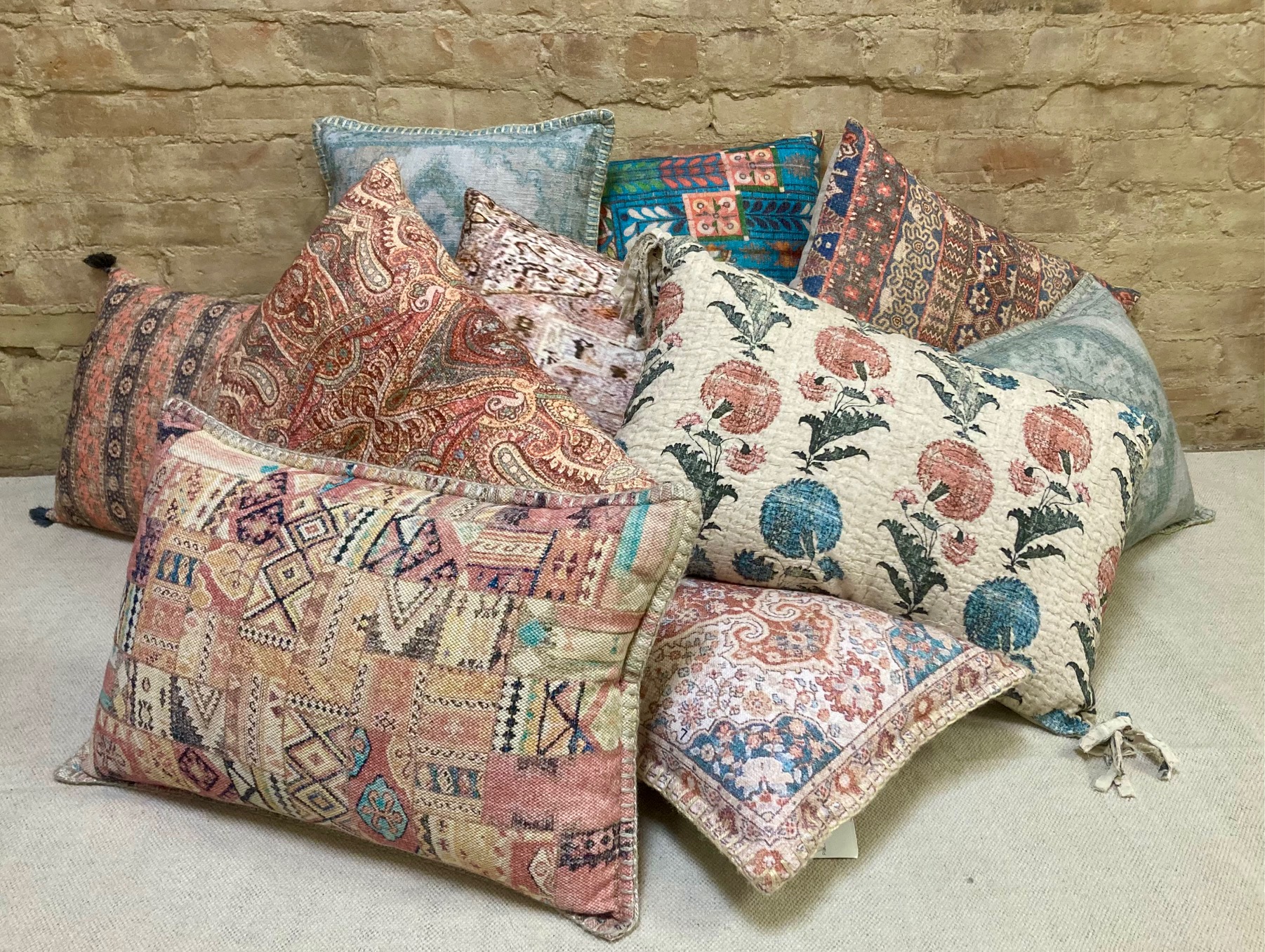 PILLOWS – 100% COTTON – 16″ X 24″