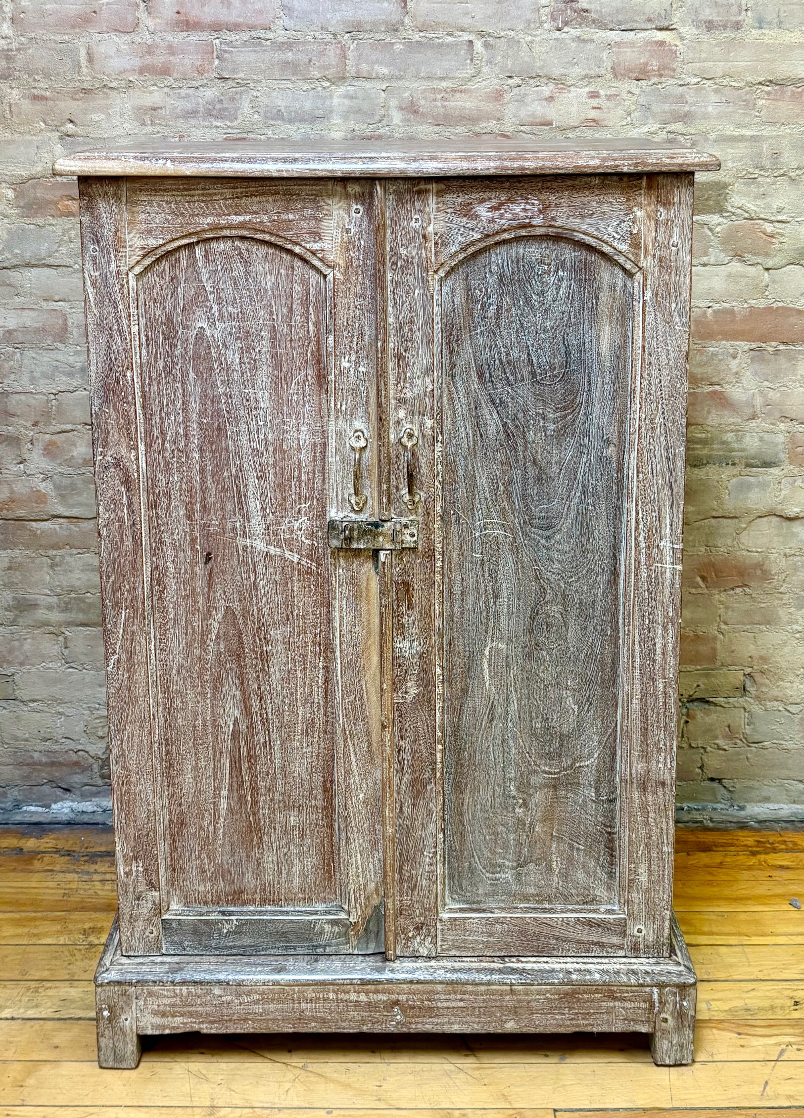 CABINET – VINTAGE ORIGINAL – TWO DOORS / THREE SHELVES