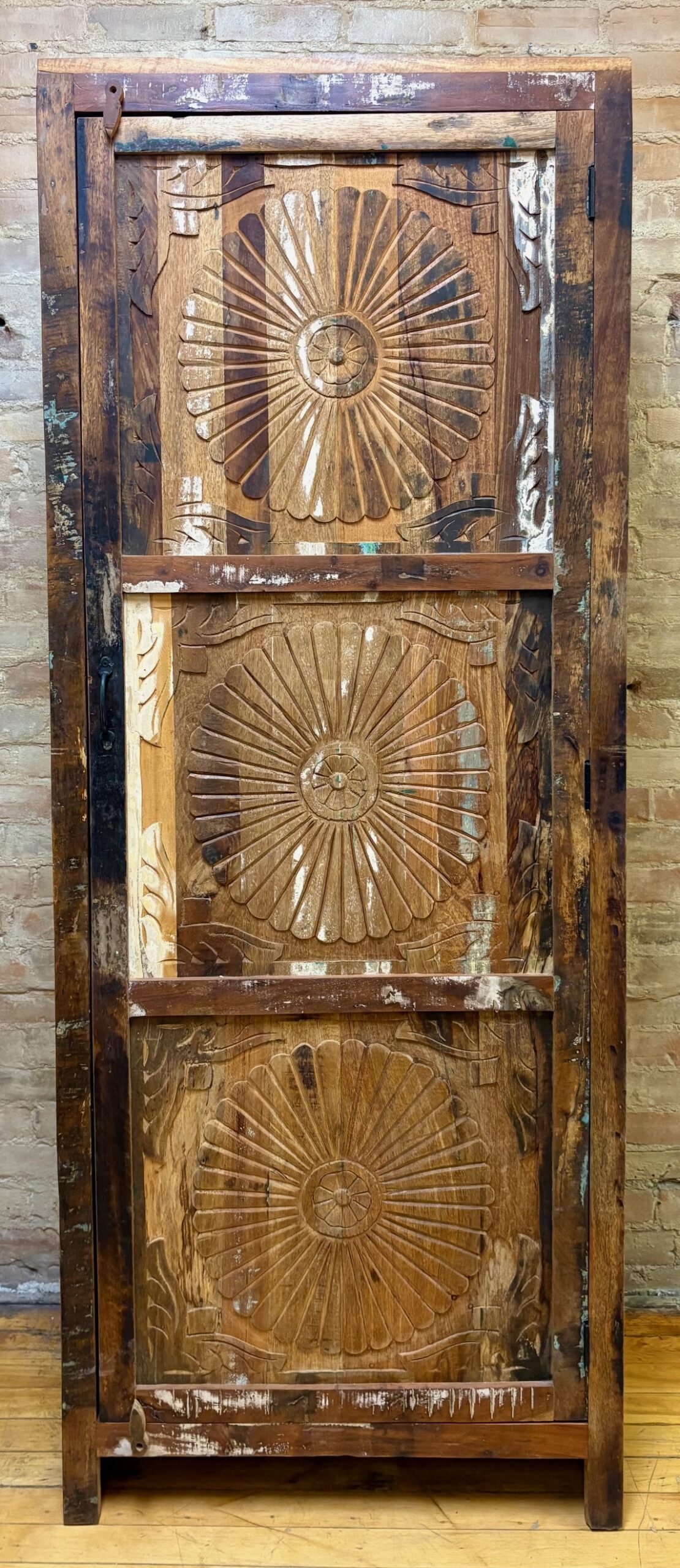 CABINET – RECYCLED WOOD – SINGLE CARVED DOOR