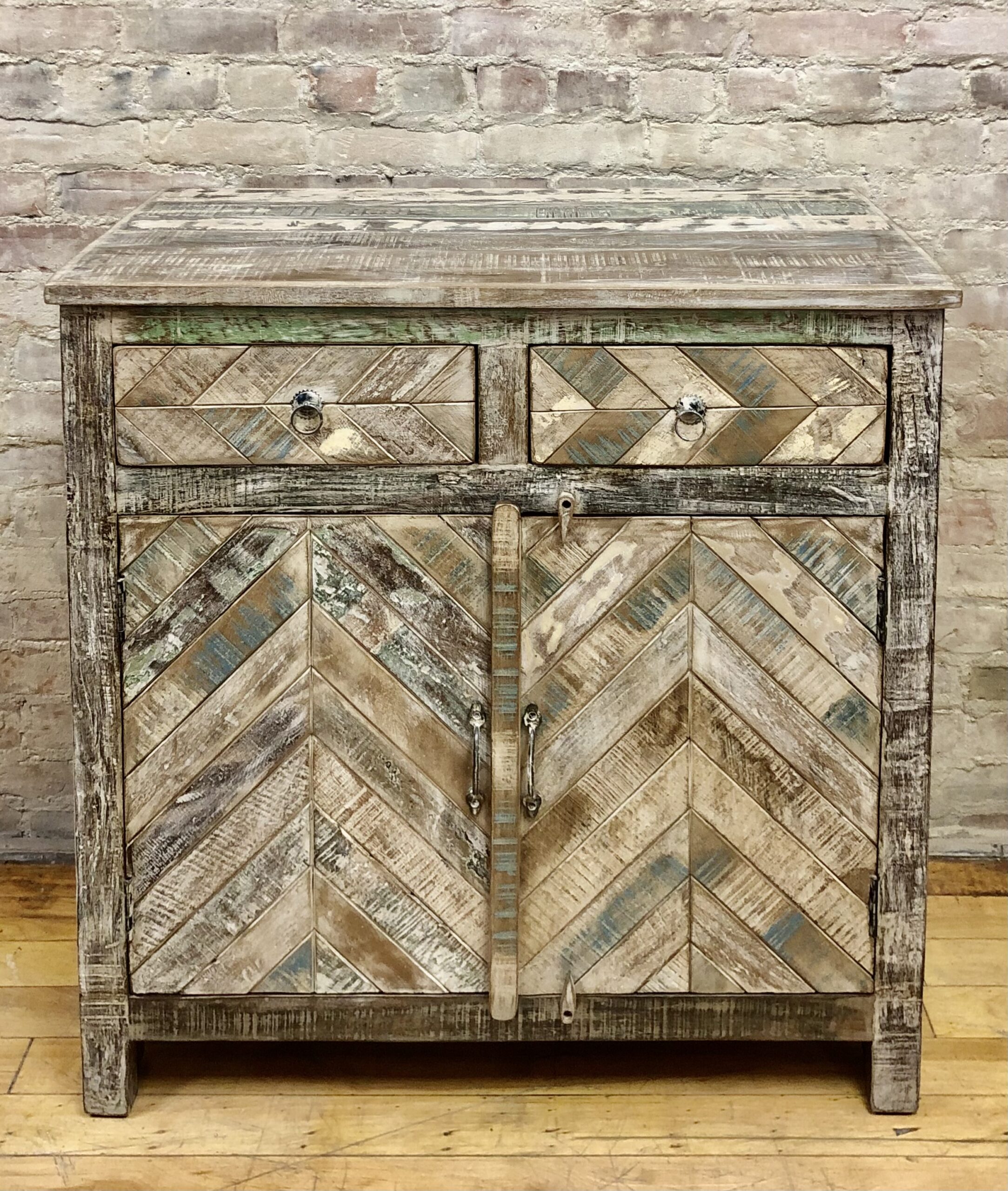 SIDEBOARD – RECYCLED WOOD – CHEVRON PATTERN