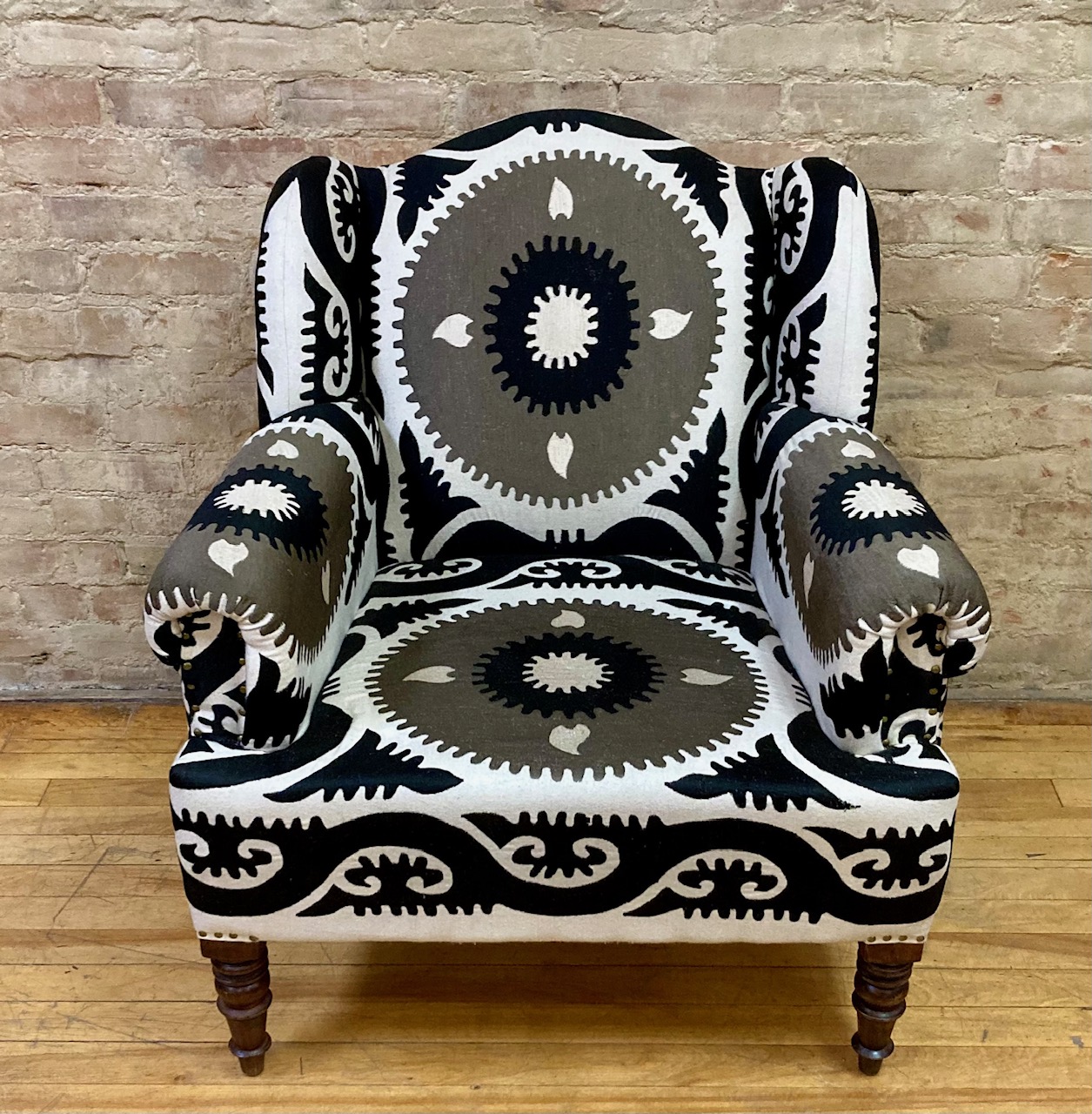 CHAIR  –  EMBROIDERED SUZANI PATTERN