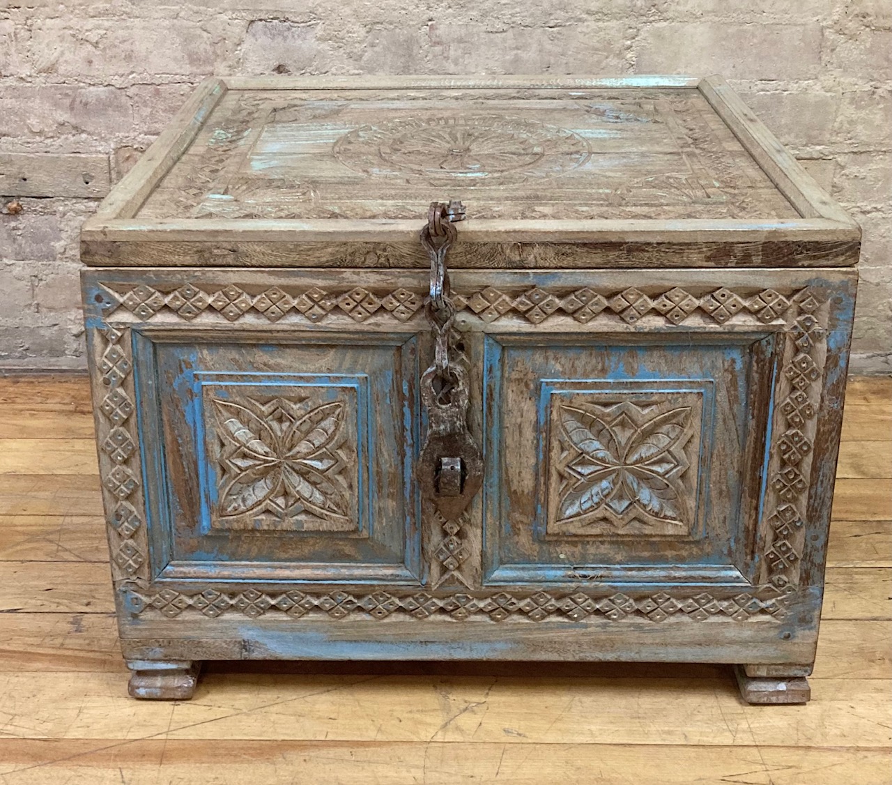 CHEST – CARVED LID / SIDES