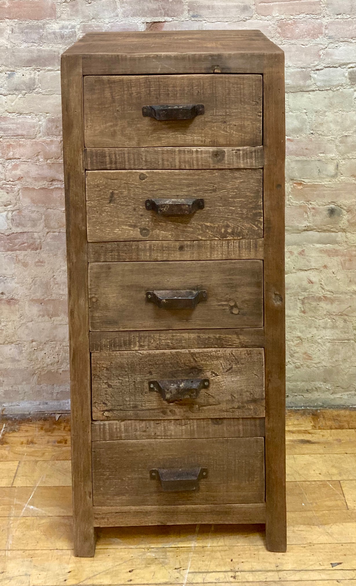 DRESSER – FIVE DRAWERS