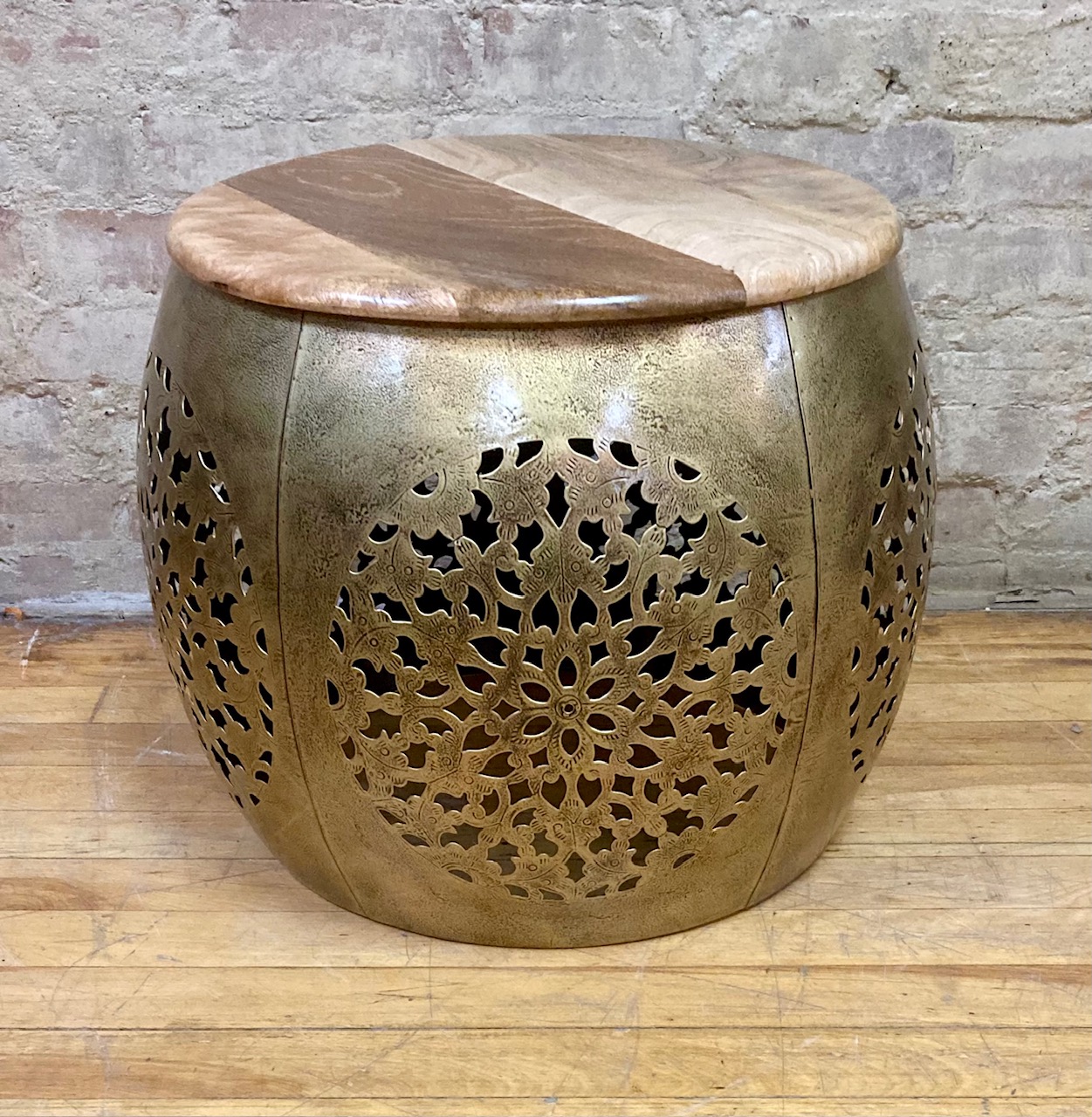 COFFEE TABLE – ROUND  CUT OUT METAL BASE