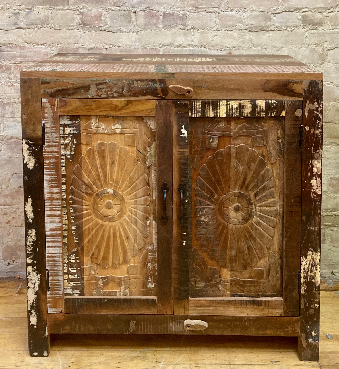 SIDEBOARD – CARVED DOORS