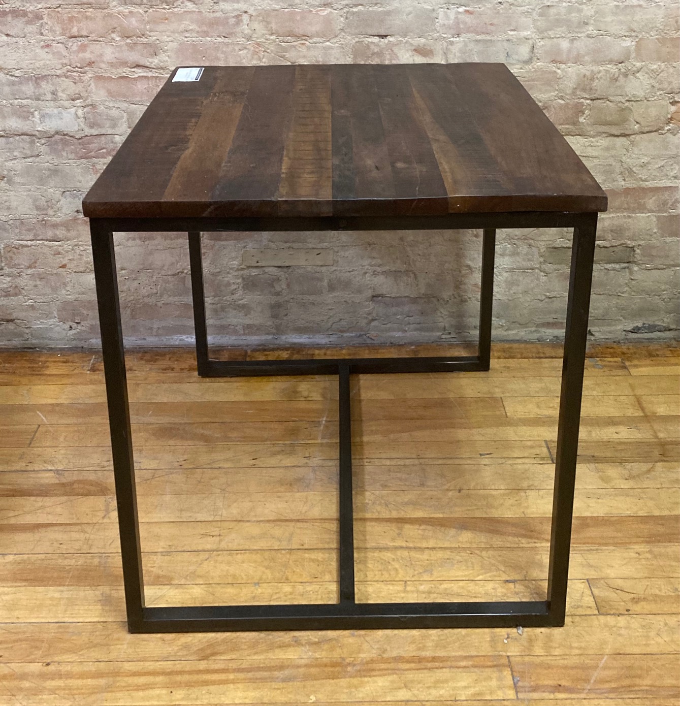 TABLE – MANGO / IRON FRAME –  SMALL SPACE