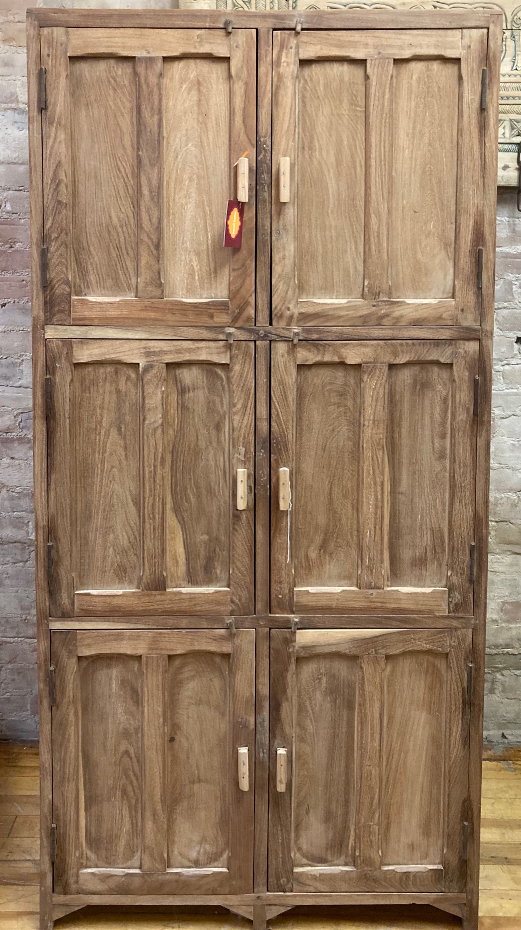 CABINET – SIX DOORS