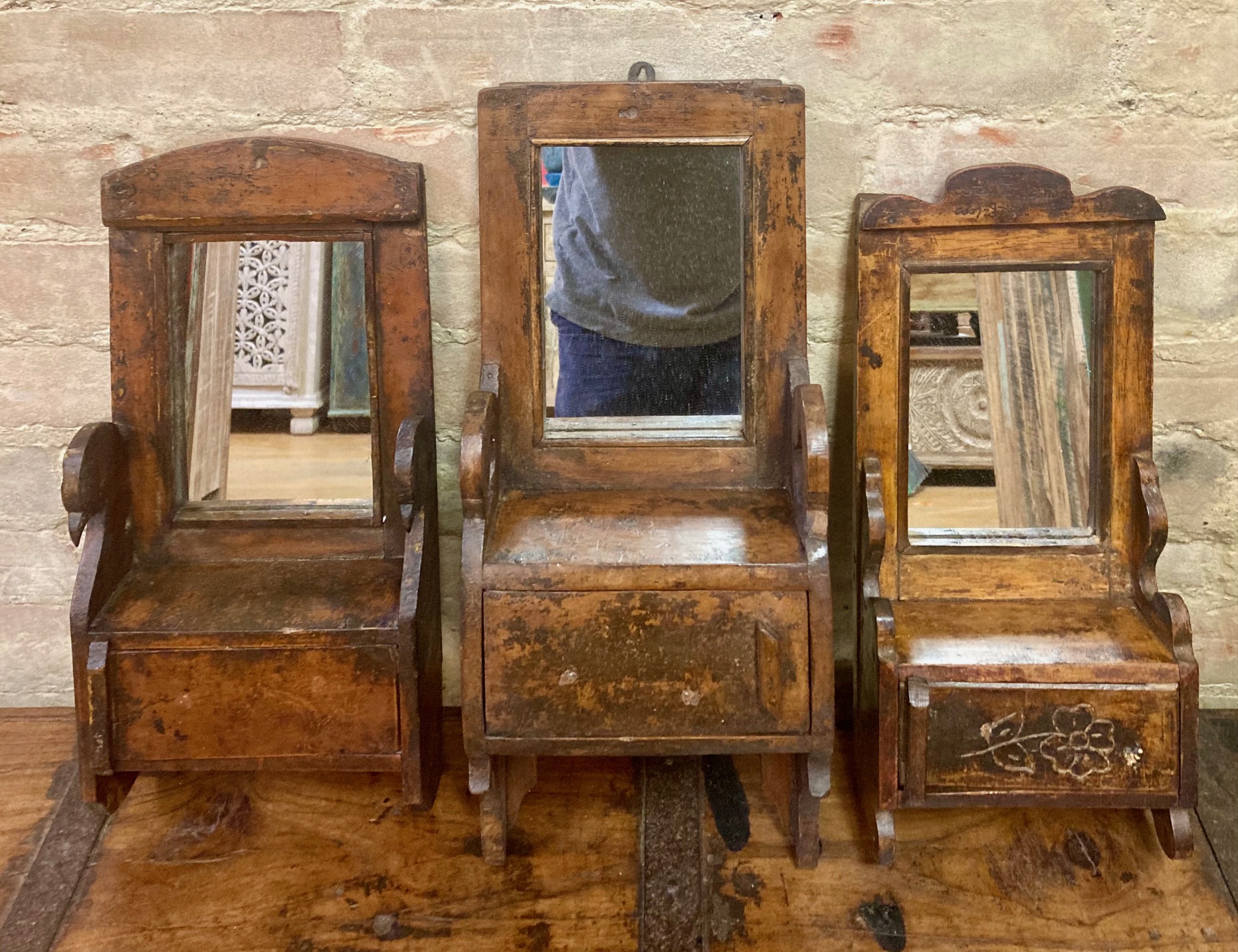 MIRROR – WALL MOUNT WITH STORAGE