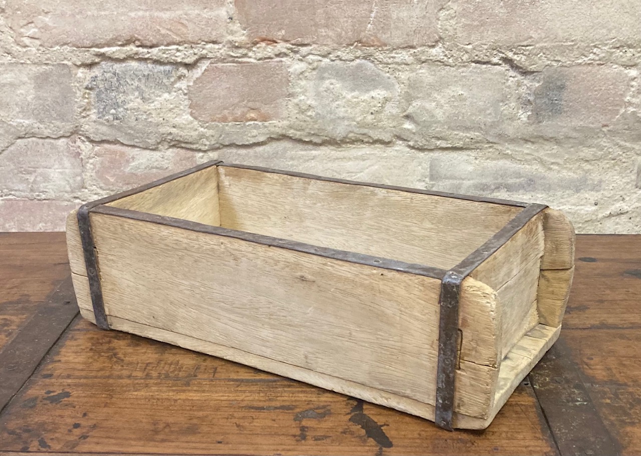 CONTAINER – VINTAGE ORIGINAL – BRICK MOULD