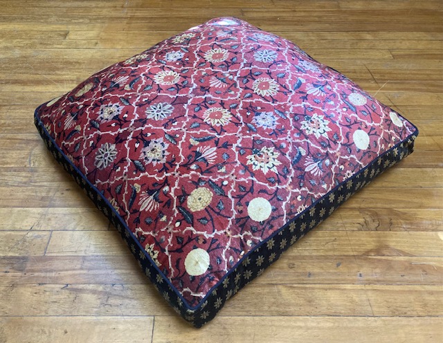 FLOOR CUSHION – VELVET – VINTAGE CARPET PRINT
