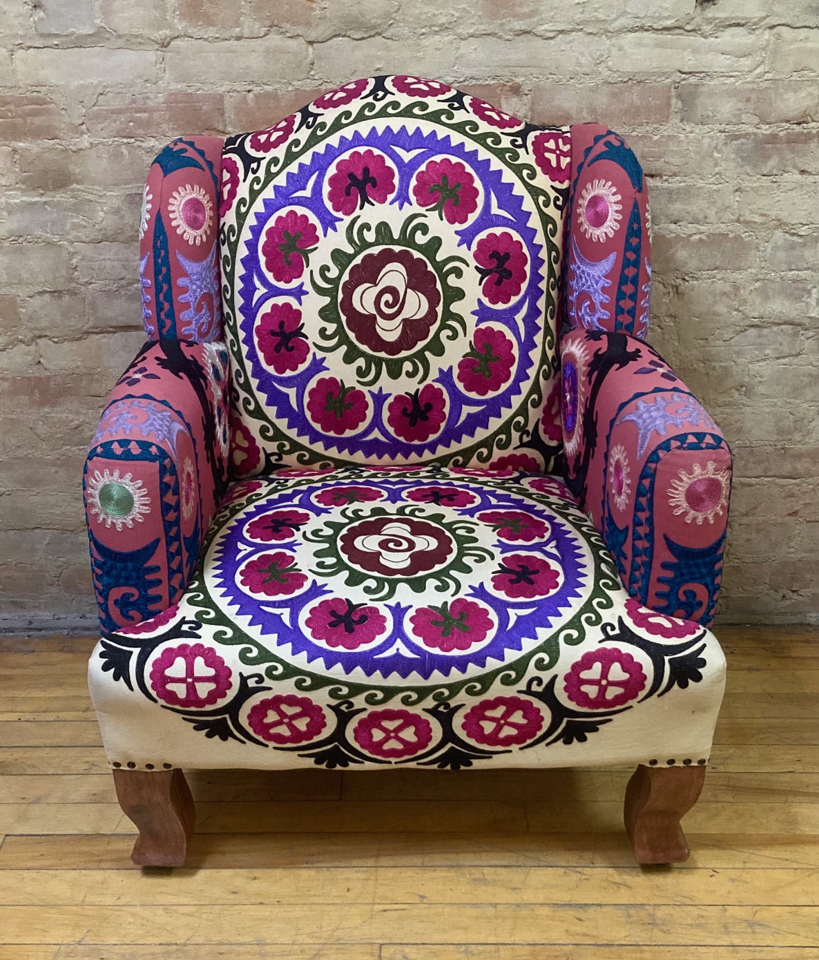 CHAIR – SUZANI EMBROIDERED PATTERN – 28 IN X 28 IN X 30 IN