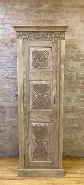 CABINET – SINGLE CARVED  PANEL DOOR