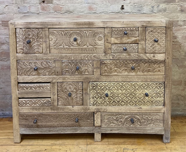 SIDEBOARD – MULTI DRAWER – CARVED DETAIL