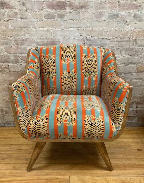 CHAIR – WOOD FRAME – ARMS – TIGER PRINT